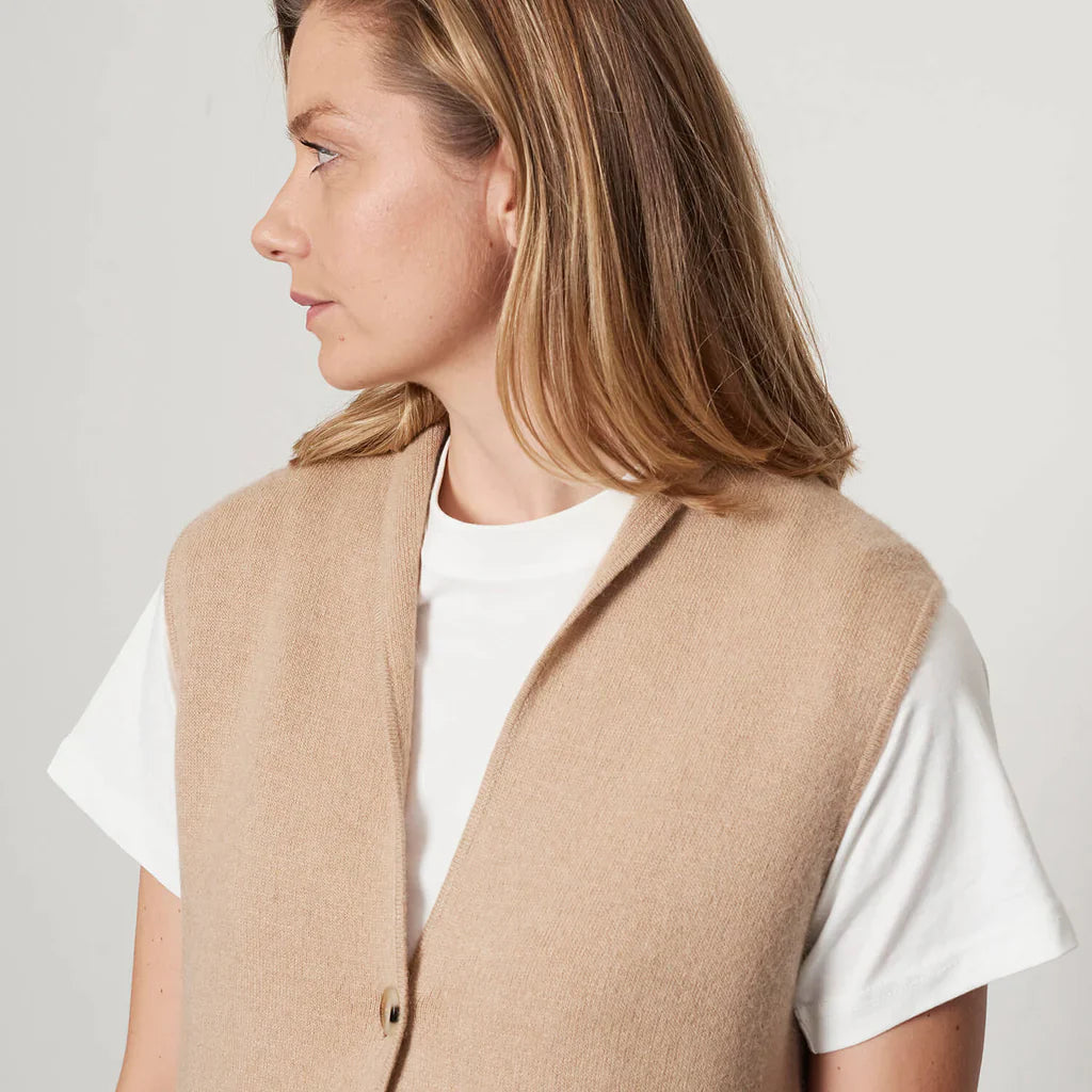 Hvad gør kameluld varmere end almindelig uld – og hvordan beskytter det mod både kulde og varme?