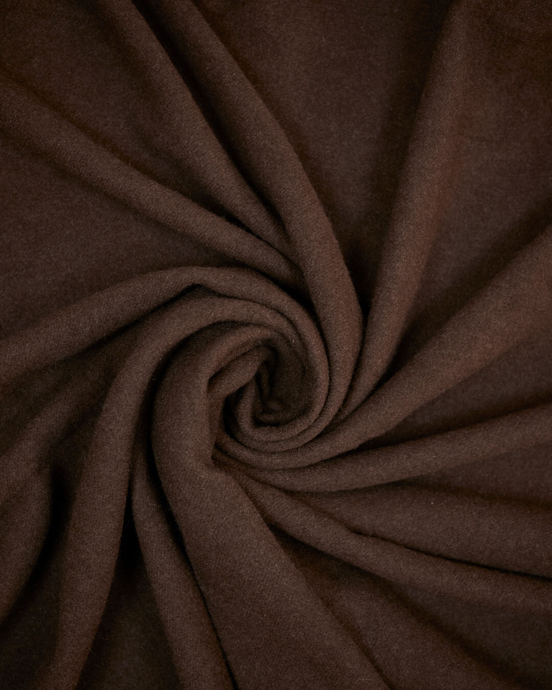 Nærbillede af den anden side af plaiden i mørk ensfarvet yakuld, blød og tæt vævet struktur.