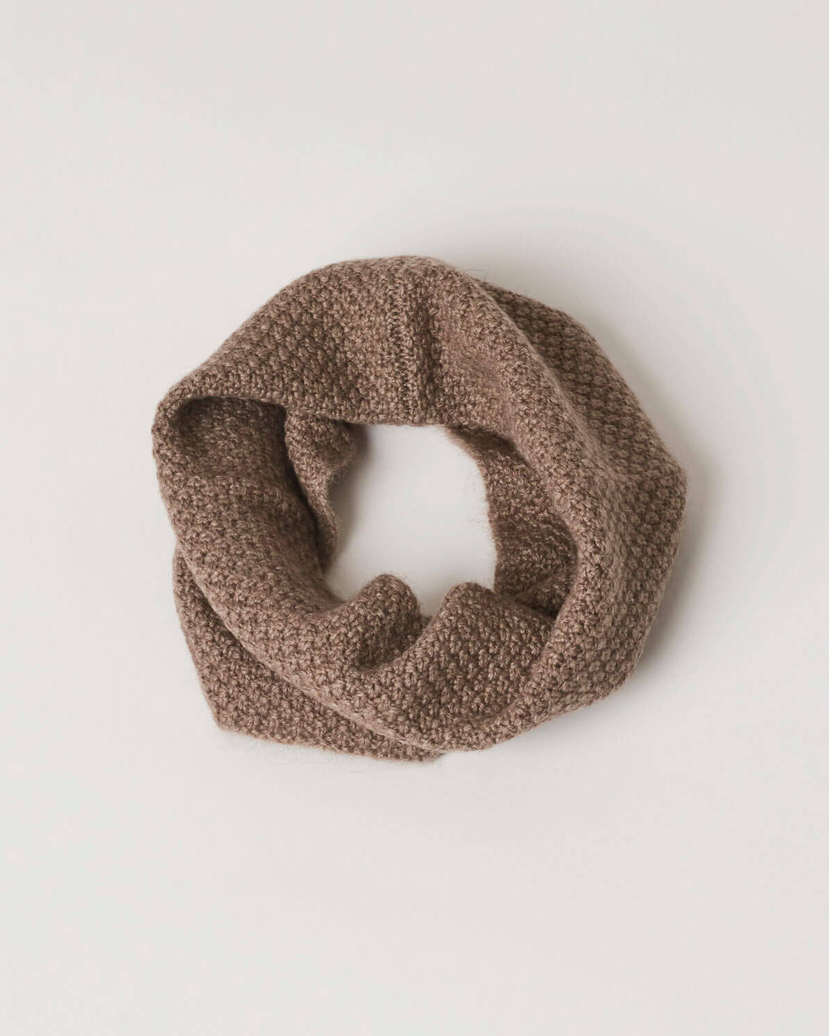 Halsedisse i 100% mørk naturfarvet cashmere