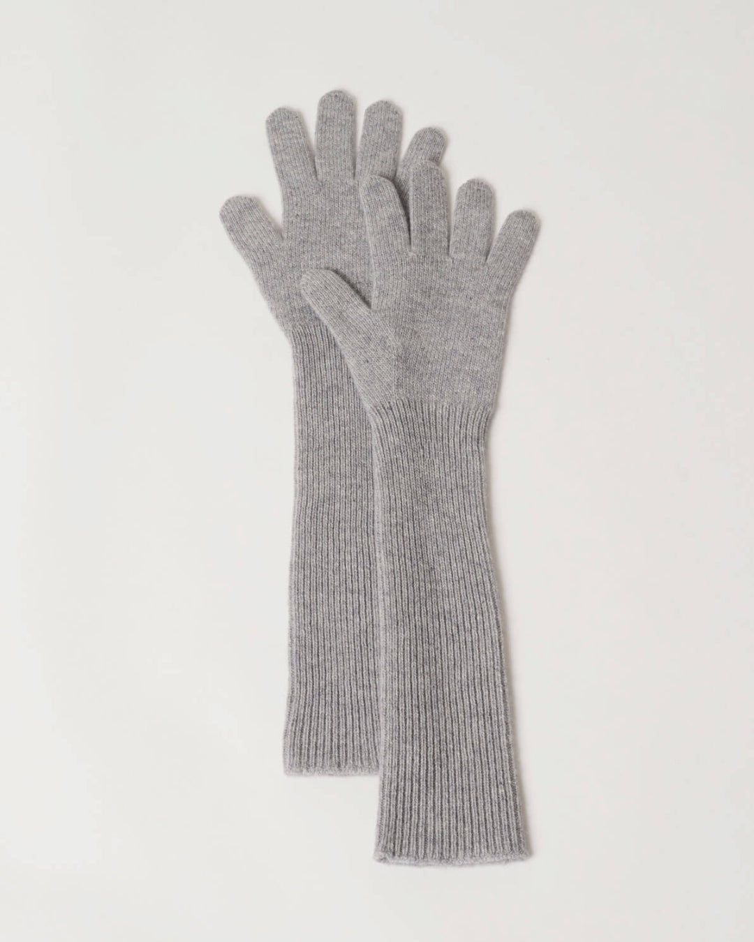 Lange cashmere handsker i en lys grå farve.