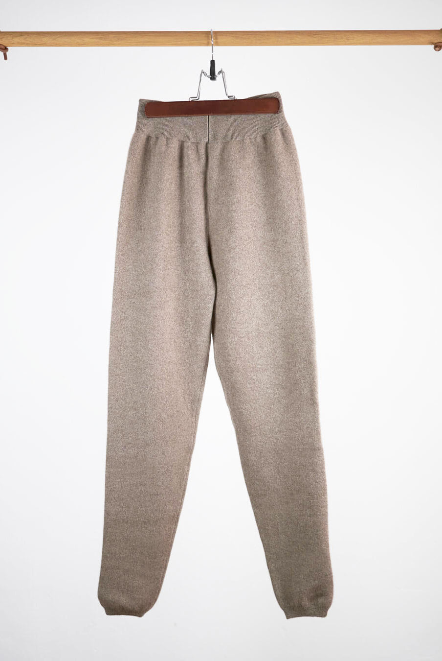 Salkhi cashmere leggings, soft and lightweight.