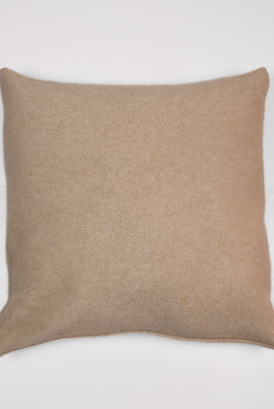 Tseg cashmere pudebetræk – sandfarvet bund i 100% cashmere