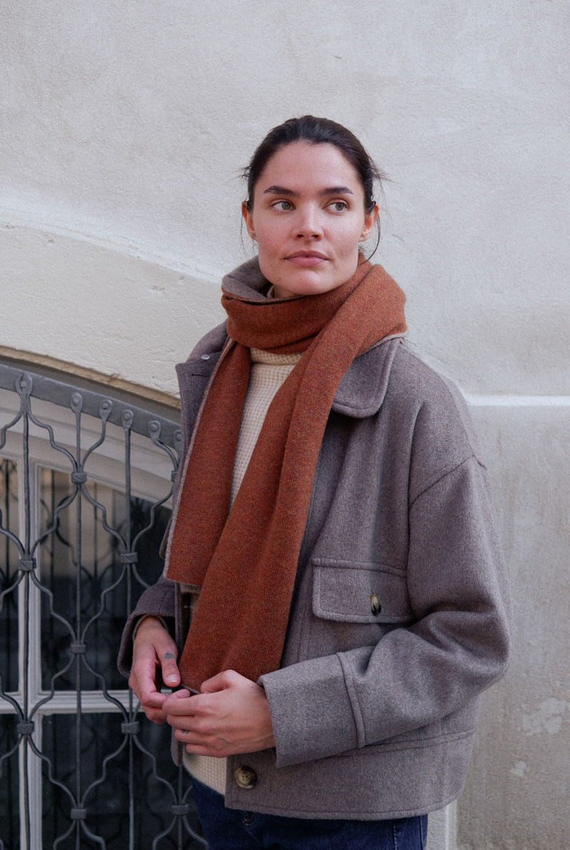 Lyxig kashmirscarf i varma höstfärger.