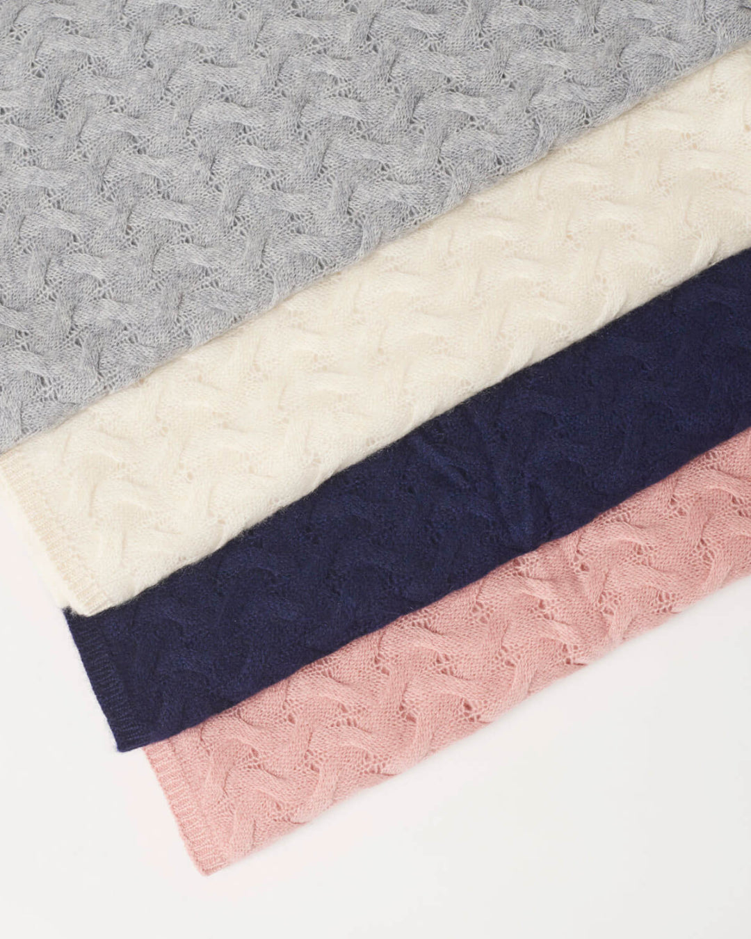 Undarmaa's mønsterstrikkede cashmere tørklæde i lys grå, hvid, marineblå og rosa