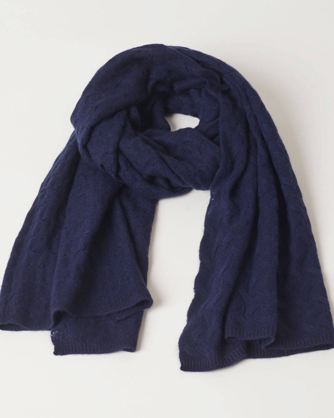 Undarmaa's mønsterstrikkede cashmere tørklæde i marineblå