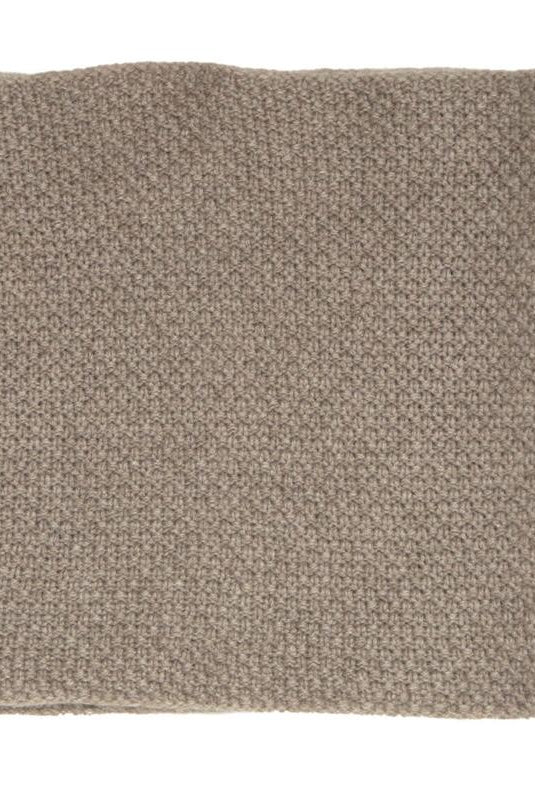 Halsvärmare i 100 % mörk naturfärgad kashmir, ligger platt