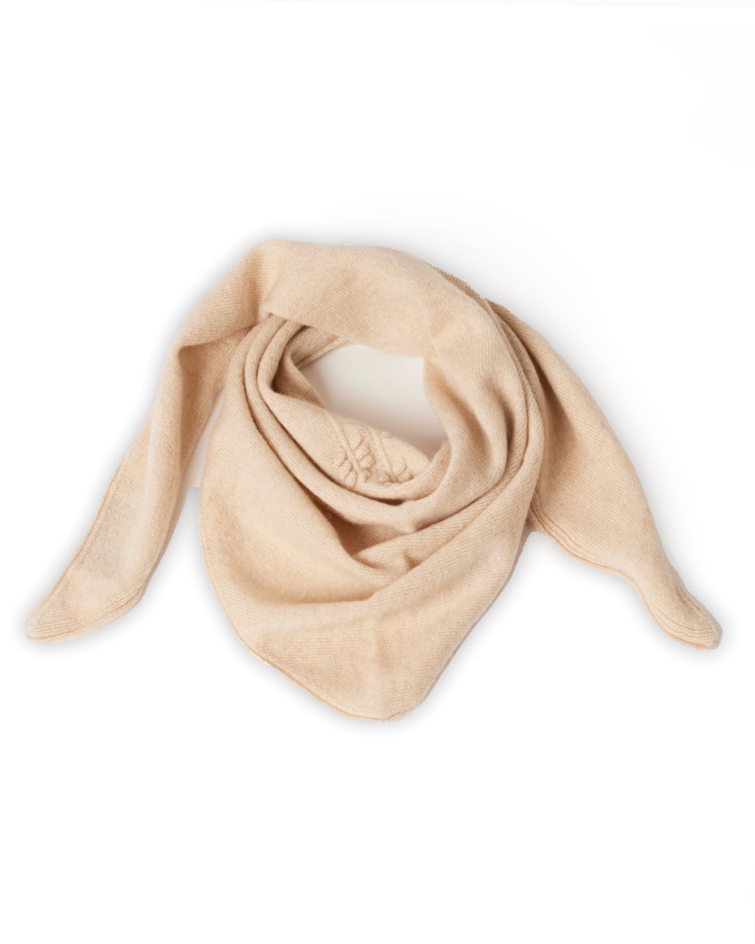 Foldet lille trekantet cashmere tørklæde i lys beige.