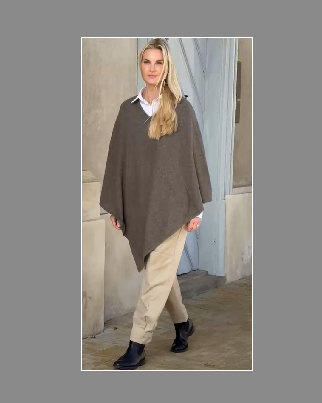 Khulan poncho i yak dark grey – let og elegant i 100% yakuld.