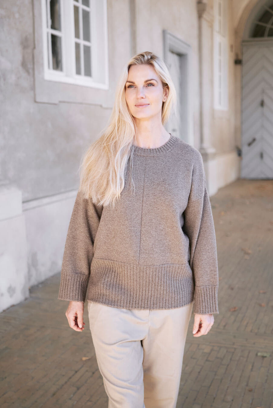 Cashmere trøje med høj rib i Natural Taupe
