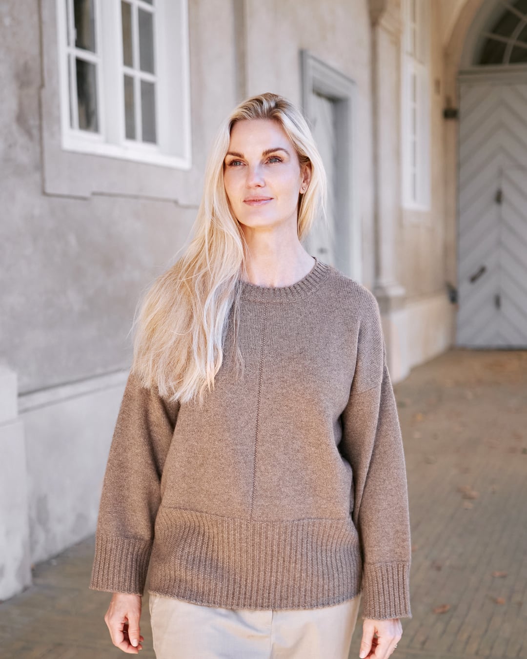 Model wearing a Saran sweater in taupe Mongolian cashmere, viewed from the front