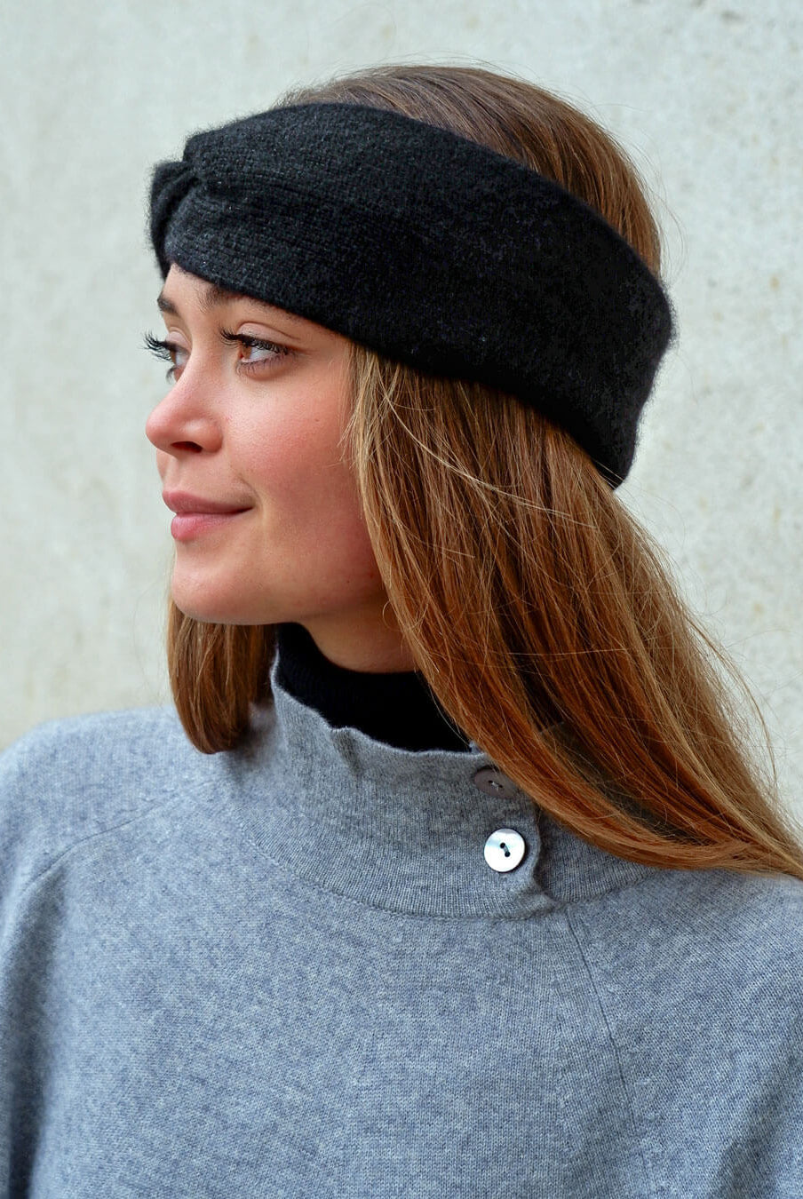 Cashmere poncho i soft grey med naturlig pasform og klassisk snit.