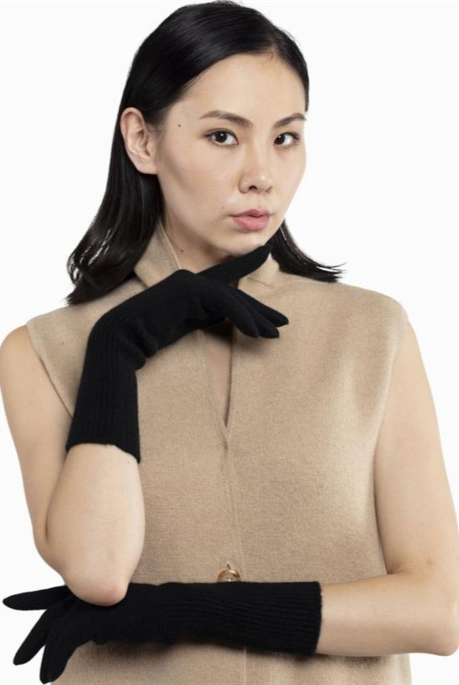 Elegante sorte cashmere handsker fra Undarmaa, perfekt til vinterbrug.