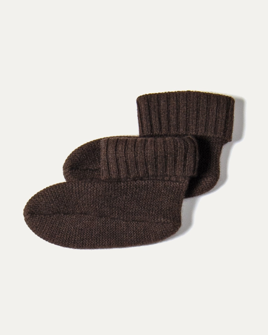 Ger futter i yakuld, natural dark brown, på lys baggrund