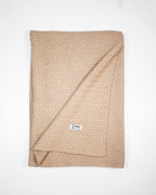 Strikket plaid i 100% cashmere i naturfarven Natural Sand.