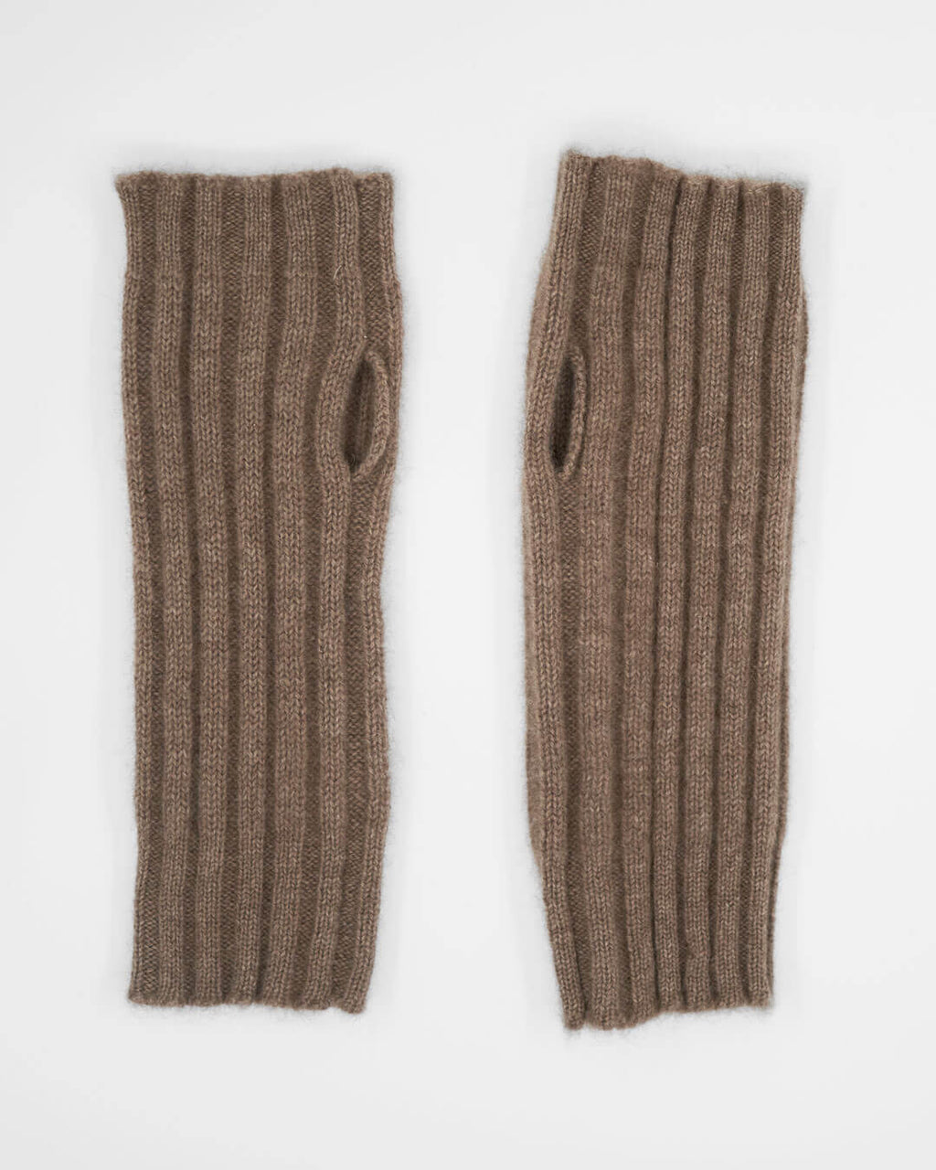 Eeltei cashmere håndledsvarmere strikket af kvinder i deres eget hjem i Ulan Bator. 