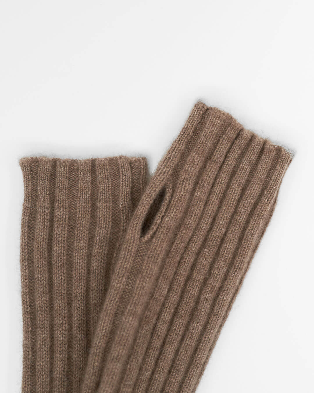 Detaljer af Eeltei cashmere håndledsvarmere 