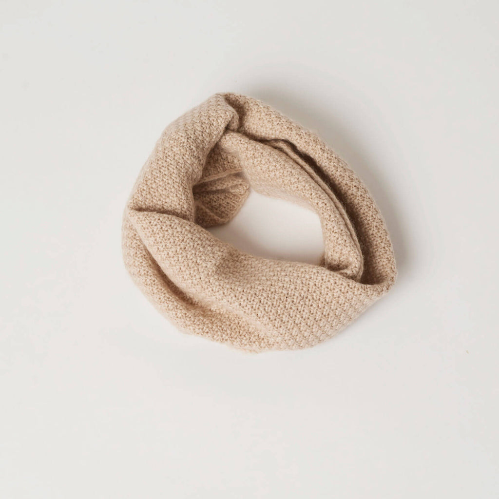 Halsedisse i 100% lys naturfarvet cashmere