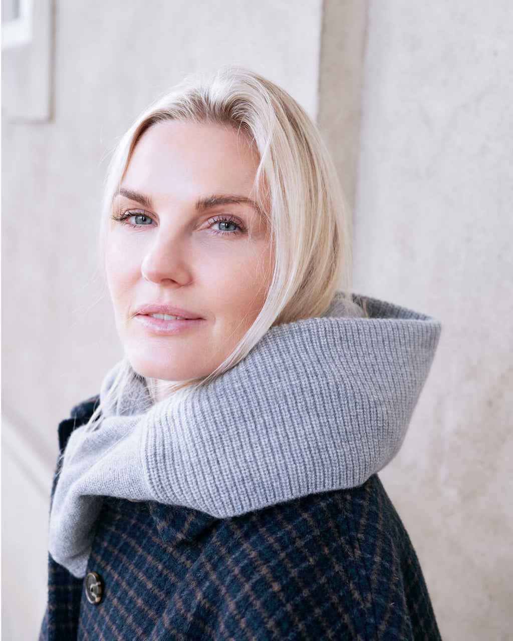 Kashmir halsduk med huva från Munkh