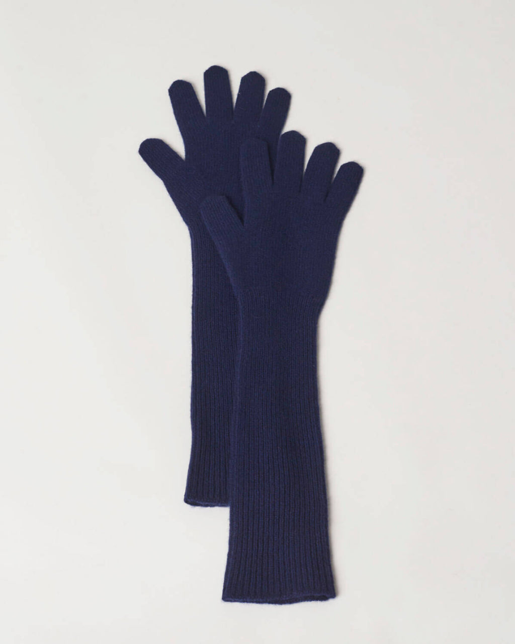 Lange cashmere handsker i en marineblå farve.