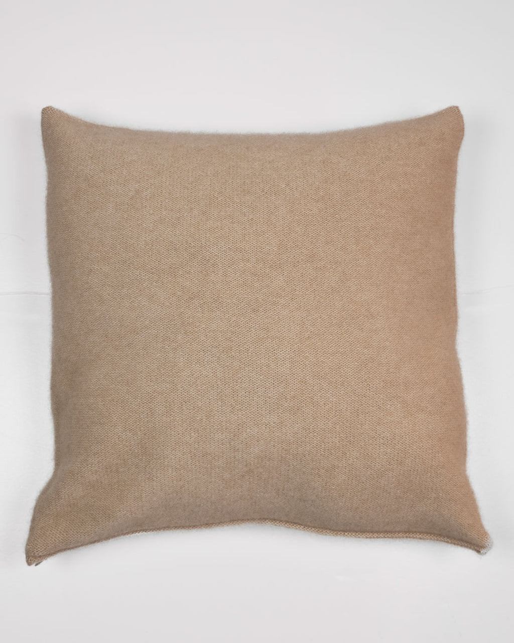 Tseg cashmere pudebetræk – sandfarvet bund i 100% cashmere