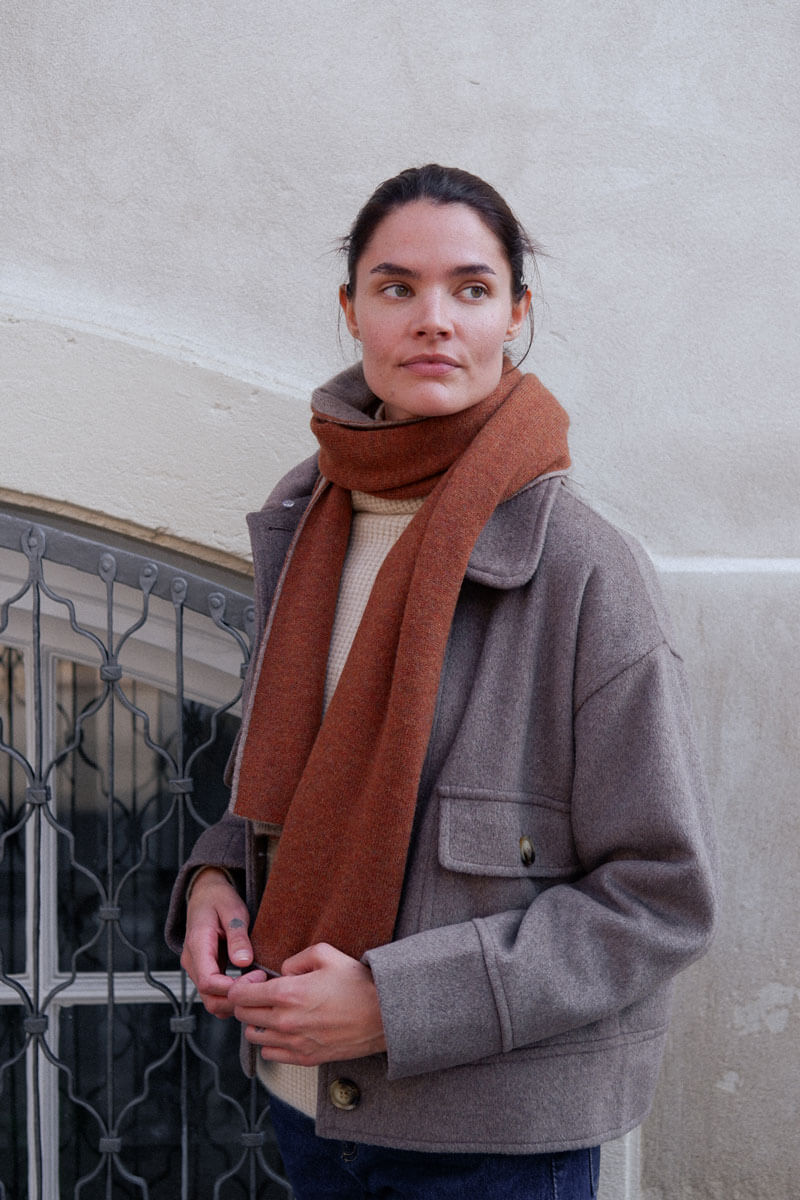 Lyxig kashmirscarf i varma höstfärger.