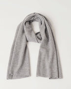 Undarmaa's lette cashmere tørklæde i lys grå