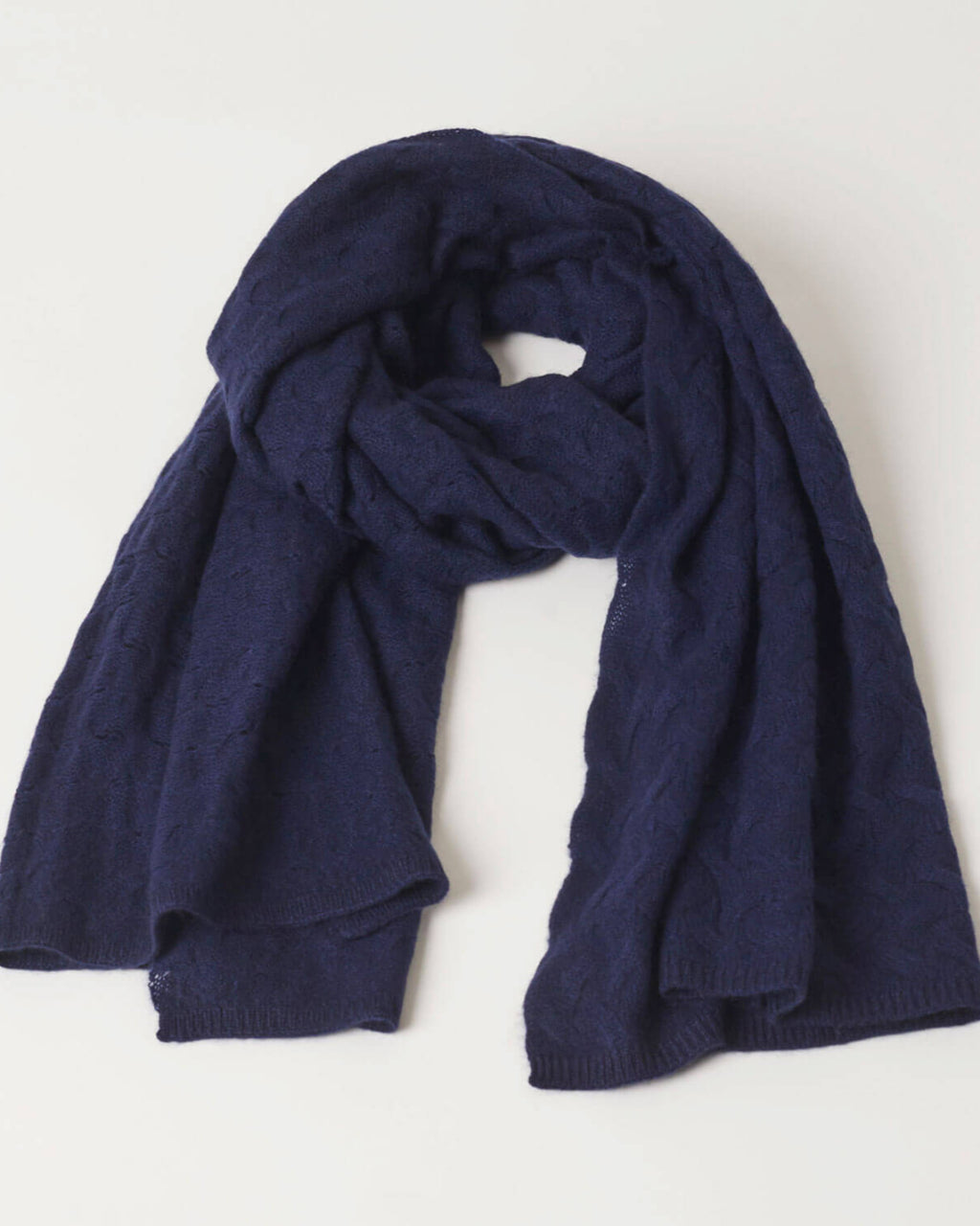 Undarmaa's mønsterstrikkede cashmere tørklæde i marineblå 