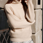Cashmere turtleneck i lys beige