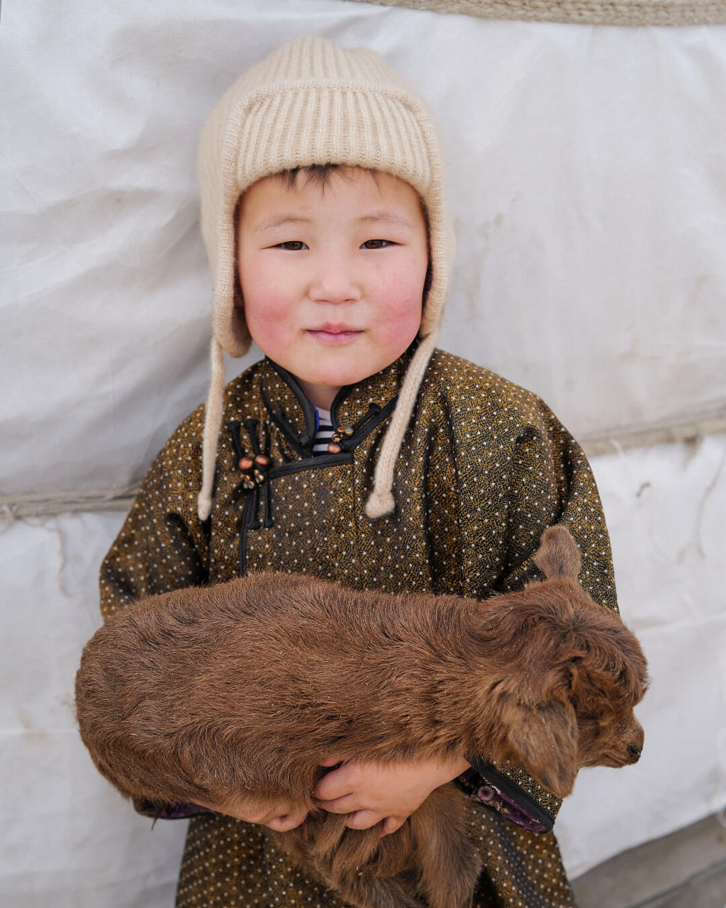 En del af Saruul Baby – Undarmaa's kollektion i naturlig cashmere.