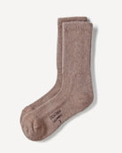 Dulaan sokker i cashmere, natural taupe, på lys baggrund