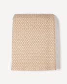 Enkhjin plaid i cashmere, farve Natural sand, fotograferet liggende