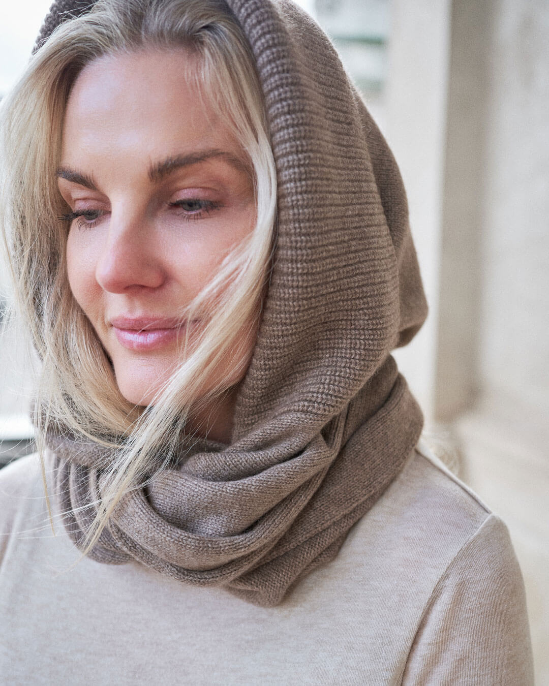 Munkh Cashmere Hood Scarf