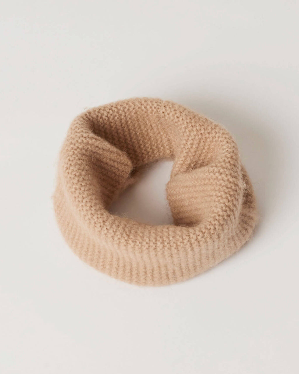 Kameluldshalsedisse ligger foldet på bord