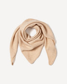 Navcha tørklæde i cashmere, farve Natural sand, fotograferet liggende