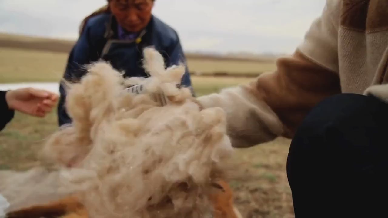 Hero-video – Undarmaa-kashmir, jak- och kamelull från Mongoliet