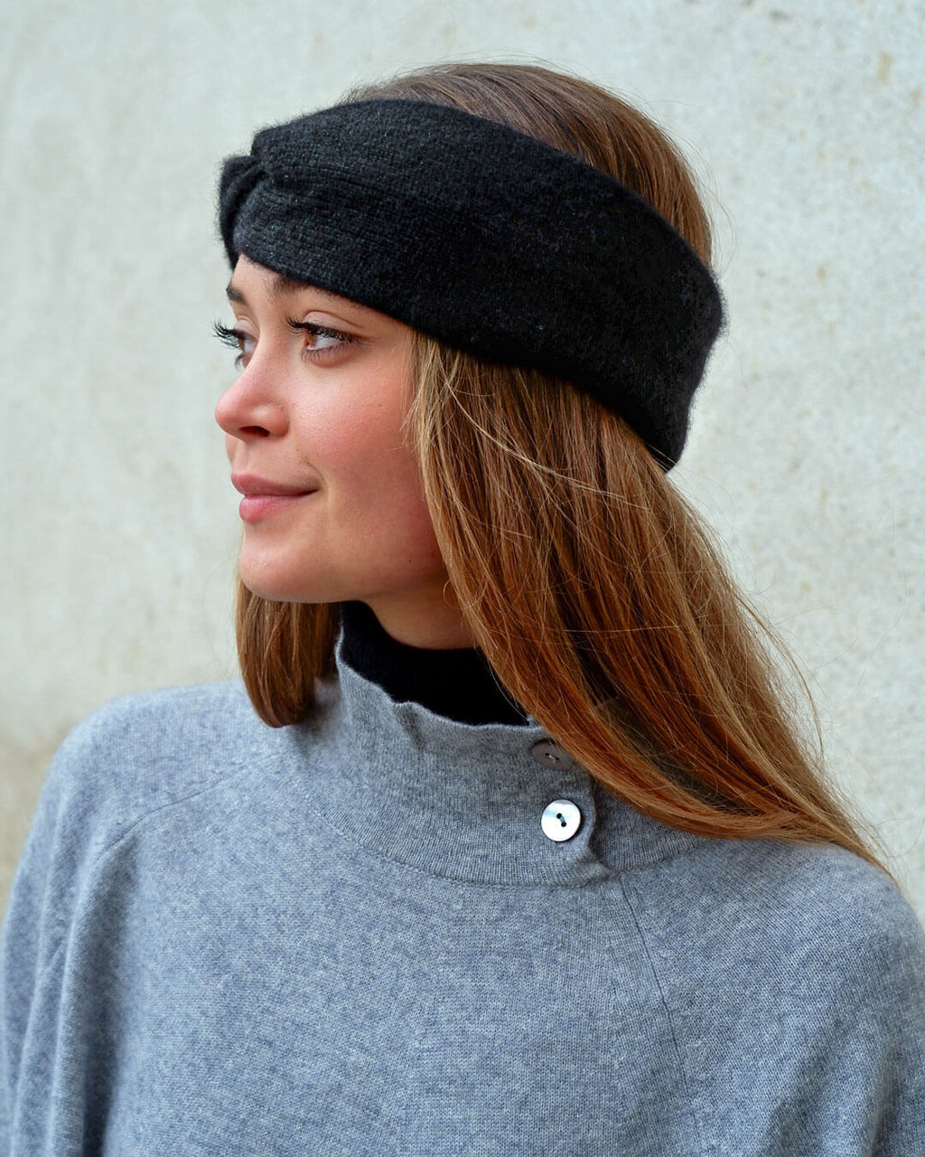 Cashmere poncho i soft grey med naturlig pasform og klassisk snit.