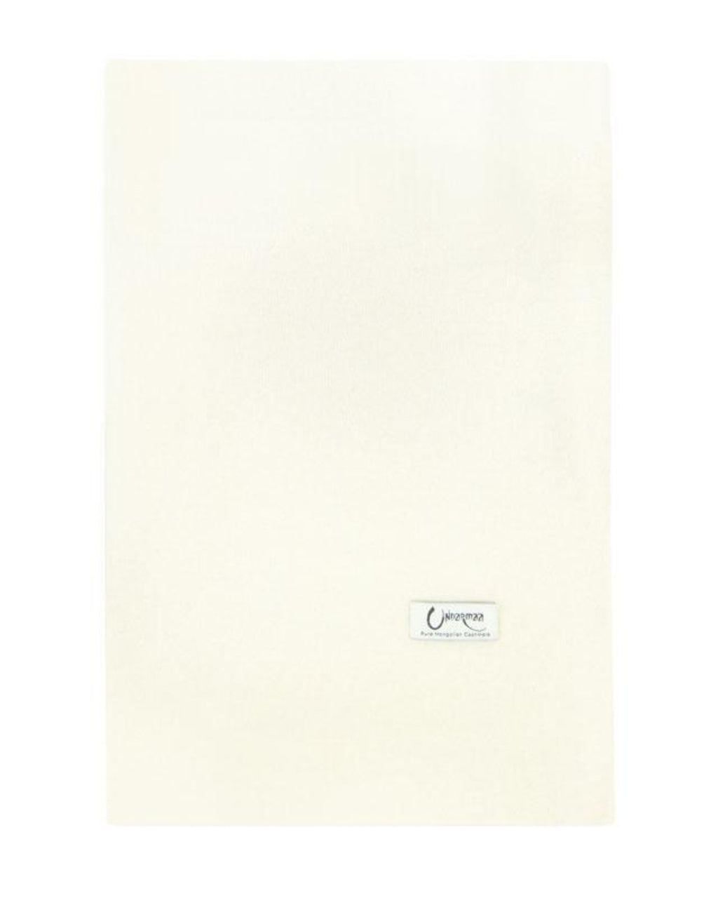 Det store naturfarvede cashmere tørklæde i hvid ligger fladt.