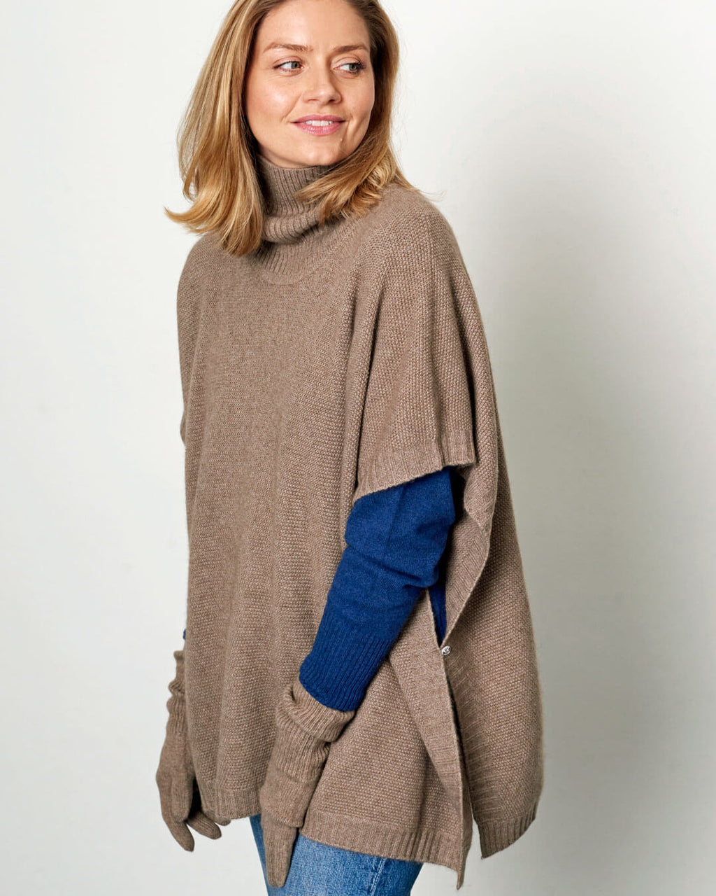 Klassisk snit og sideslidser med knaplukning