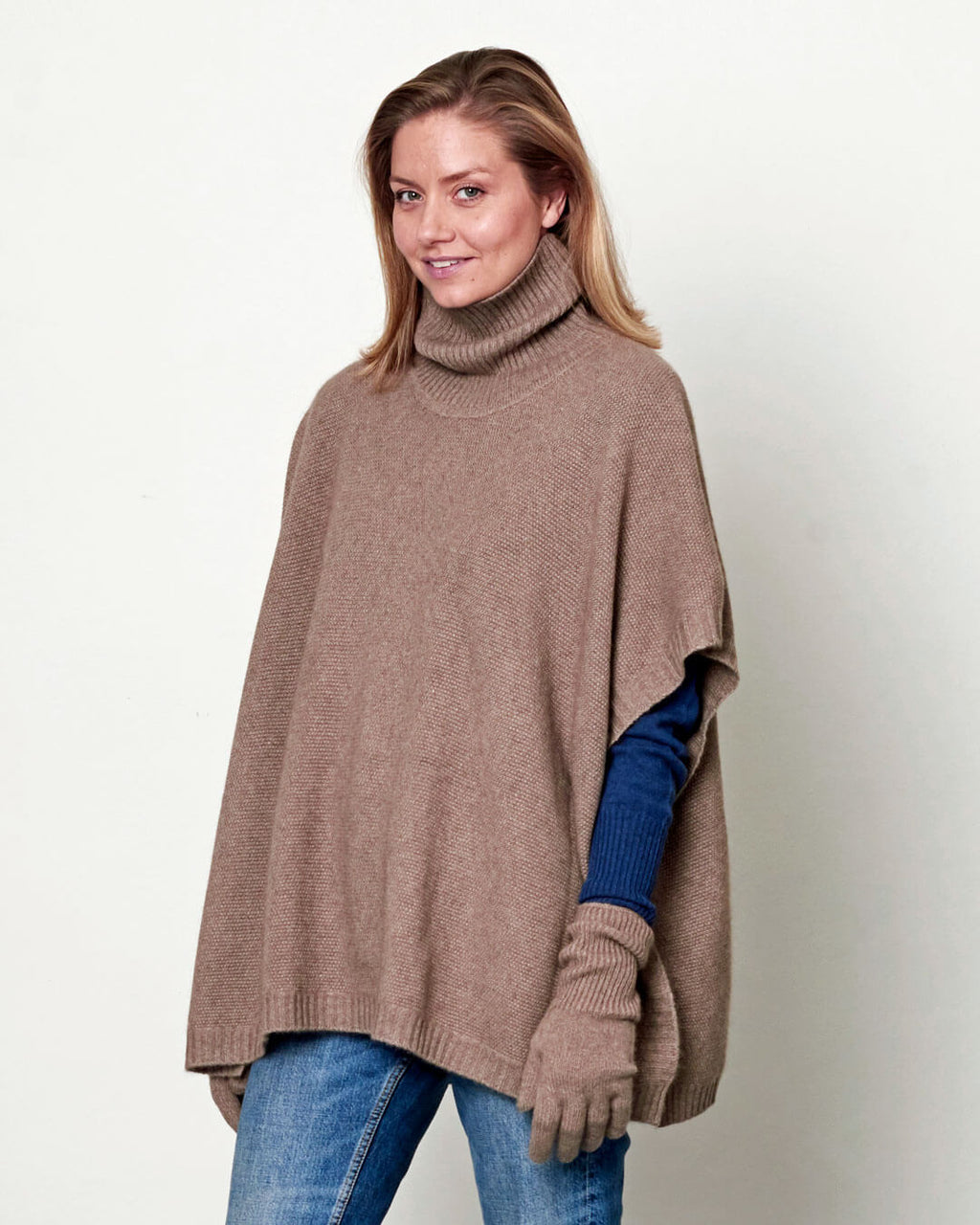 Tara Cashmere Poncho med rullekrave