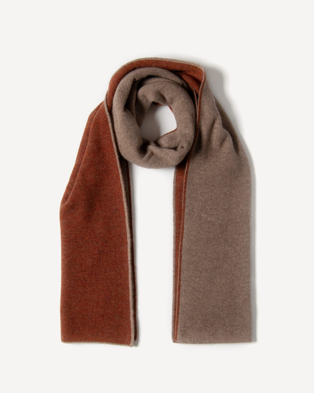 Tarla to-farvet halstørklæde i cashmere, farve Terracotta, fotograferet liggende