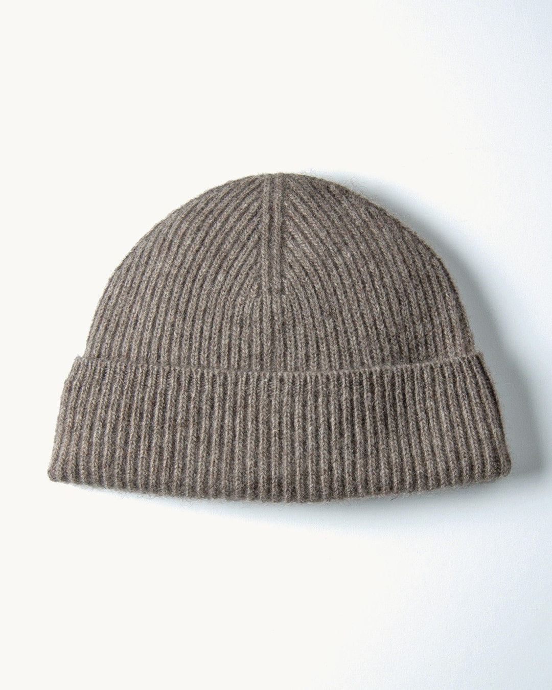 Tuul hue i natural platinum grey, på lys baggrund