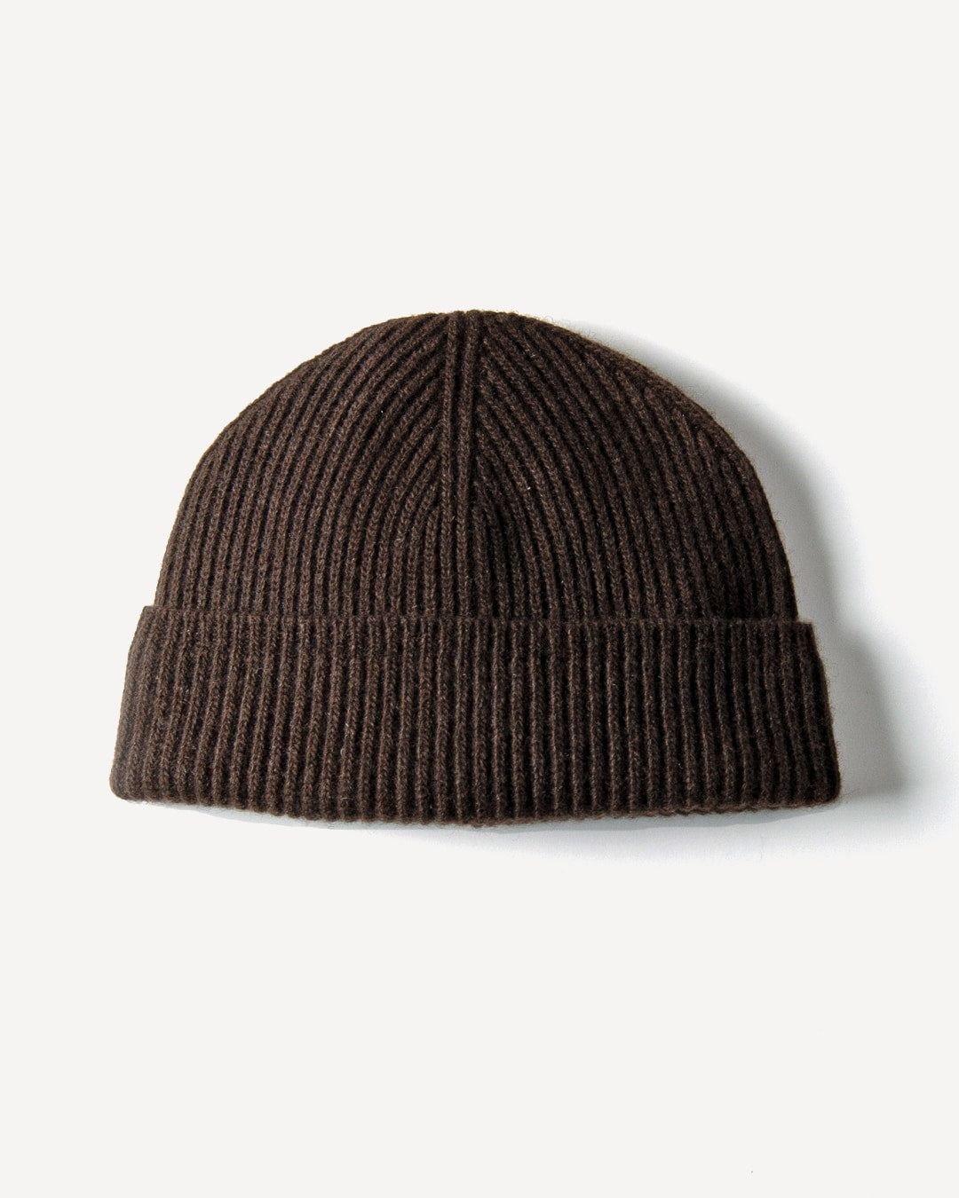 Tuul hue i natural dark brown, på lys baggrund