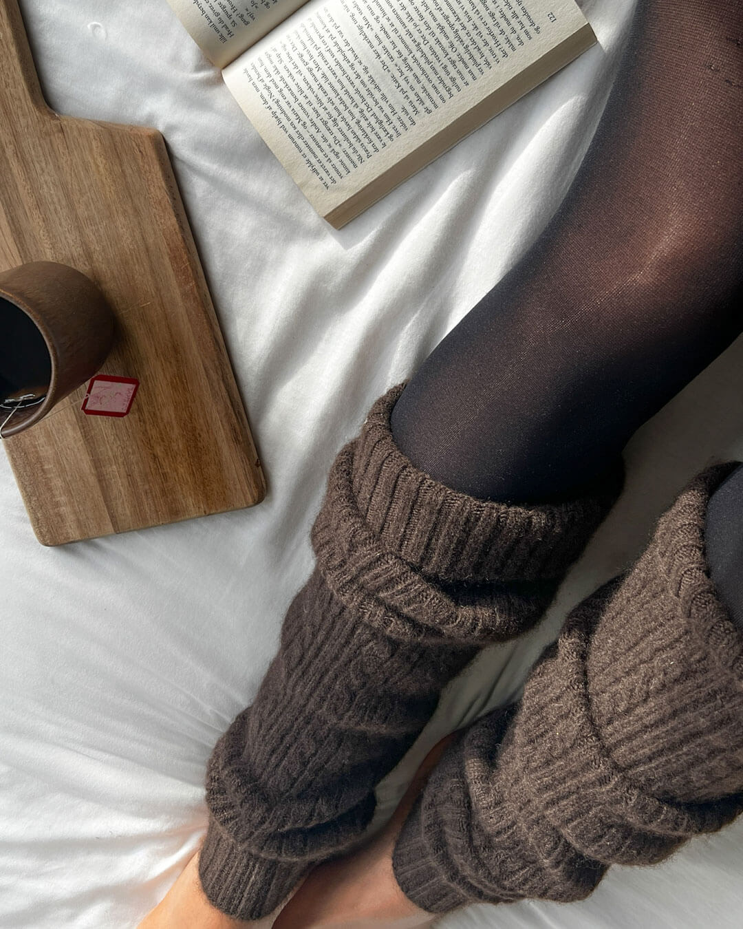 Model med Khatan yakuld benvarmere i yak mocha