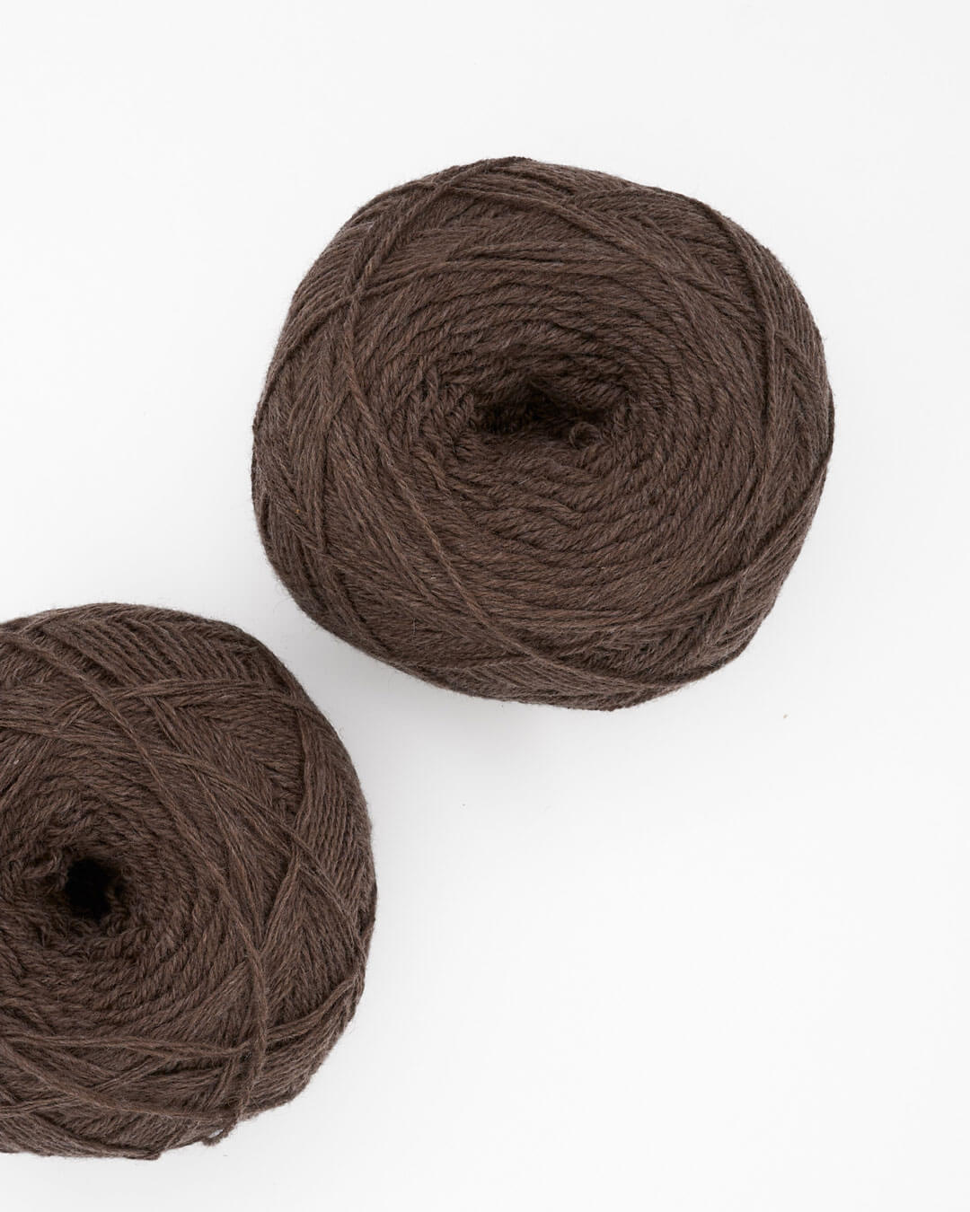 2 yakuld garnnøgler i yak mocha. 