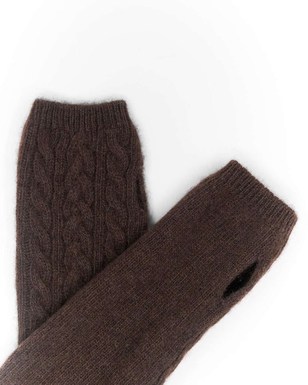 Yakuld håndledsvarmere i mørk dark brown, for- og bagside.