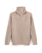 Zaya turtleneck i Natural taupe på bøjle.